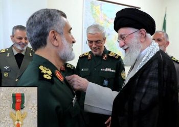 خامنہ ای نے اسرائیل پر میزائل حملے کرنے والے جنرل کو تمغۂ فتح سے نواز دیا