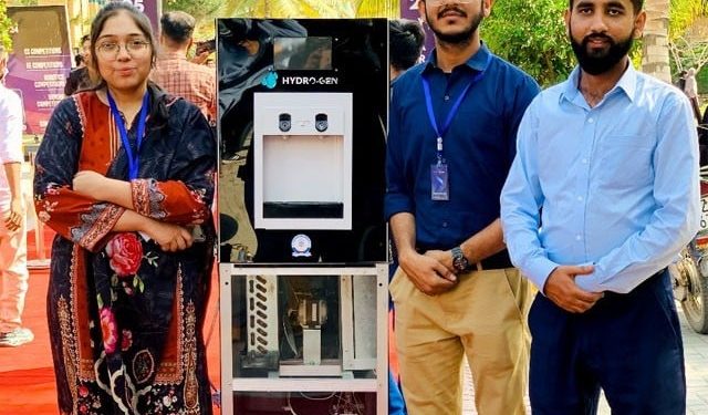 پاکستانی طلبا نے ہوا کی نمی سے پینے کا پانی نکالنے والی مشین تیار کرلی