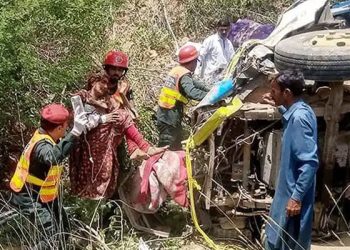 ضلع کرم: گاڑی کھائی میں گرنے سے 7 افراد جاں بحق، 2 زخمی