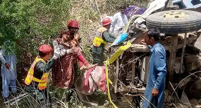 ضلع کرم: گاڑی کھائی میں گرنے سے 7 افراد جاں بحق، 2 زخمی