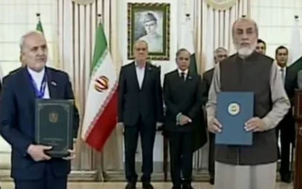 پاکستان ایران کے درمیان 13 معاہدوں اور مفاہمتی یادداشتوں پر دستخط