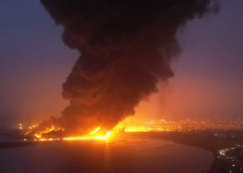 صیہونی جنگی جنون ختم نہ ہو سکا، یمن کے ساحلی شہر پر پھر بمباری