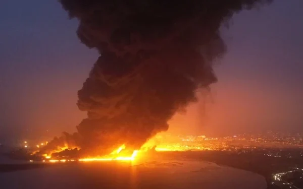 صیہونی جنگی جنون ختم نہ ہو سکا، یمن کے ساحلی شہر پر پھر بمباری