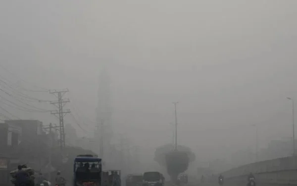 لاہور آج بھی دنیا کے آلودہ ترین شہروں میں پہلے نمبر پر آگیا