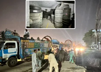 کراچی؛ کسٹمز اور رینجرز کی مشترکہ کارروائی میں کروڑوں مالیت کے اسمگل شدہ ٹائرز برآمد
