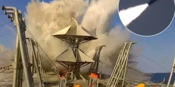 بحریہ کا سمندری اور زمینی اہداف کو نشانہ بنانے والے بلیسٹک میزائل کا کامیاب تجربہ