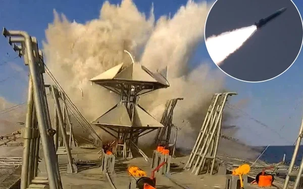 بحریہ کا سمندری اور زمینی اہداف کو نشانہ بنانے والے بلیسٹک میزائل کا کامیاب تجربہ